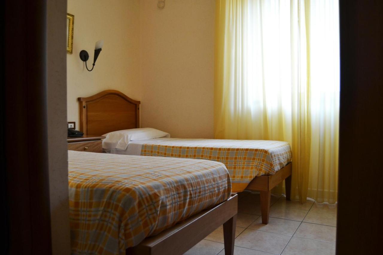 Hotel Ristorante L'Avvenire Gizzeria Room photo