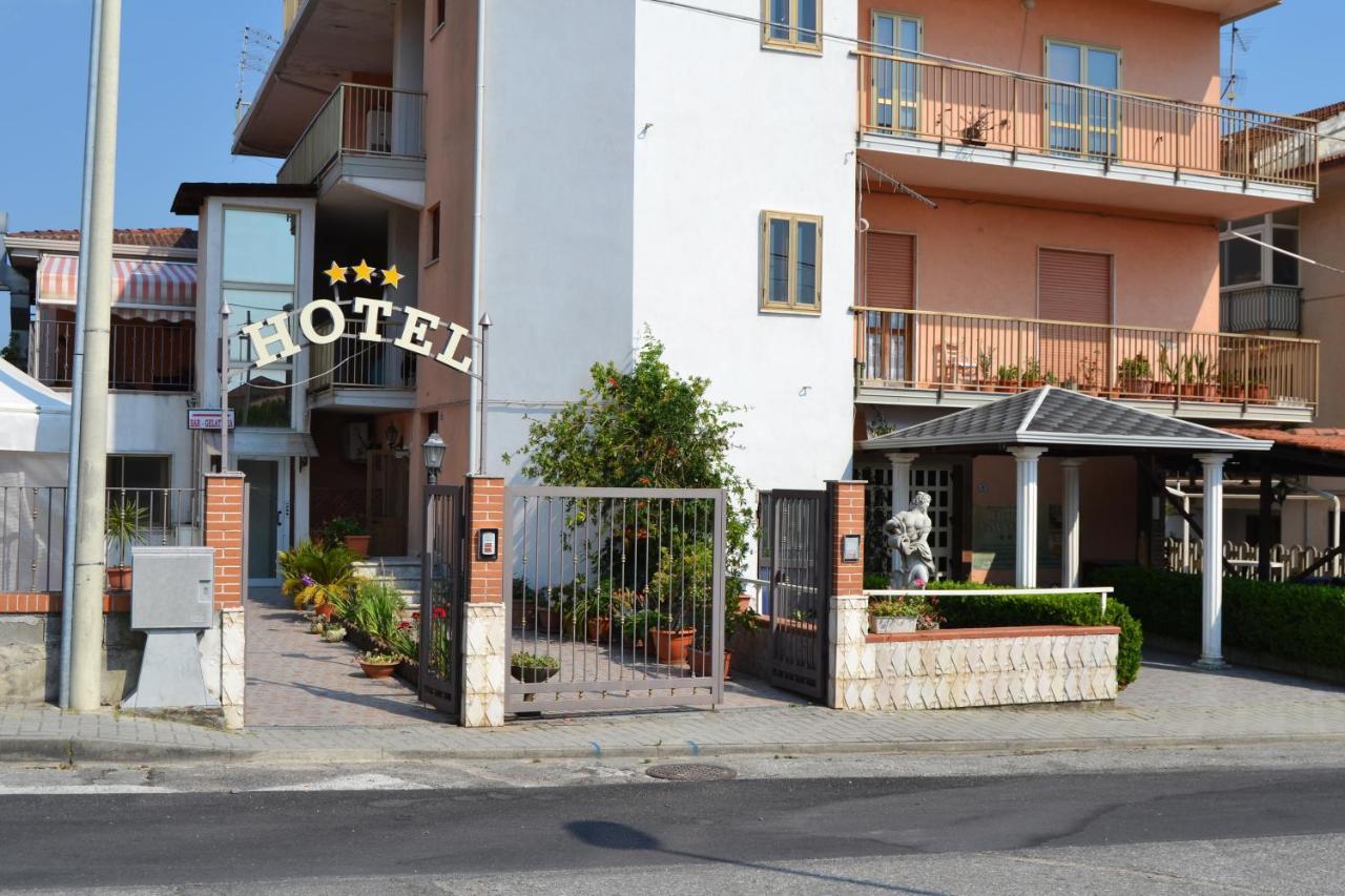 Hotel Ristorante L'Avvenire Gizzeria Exterior photo